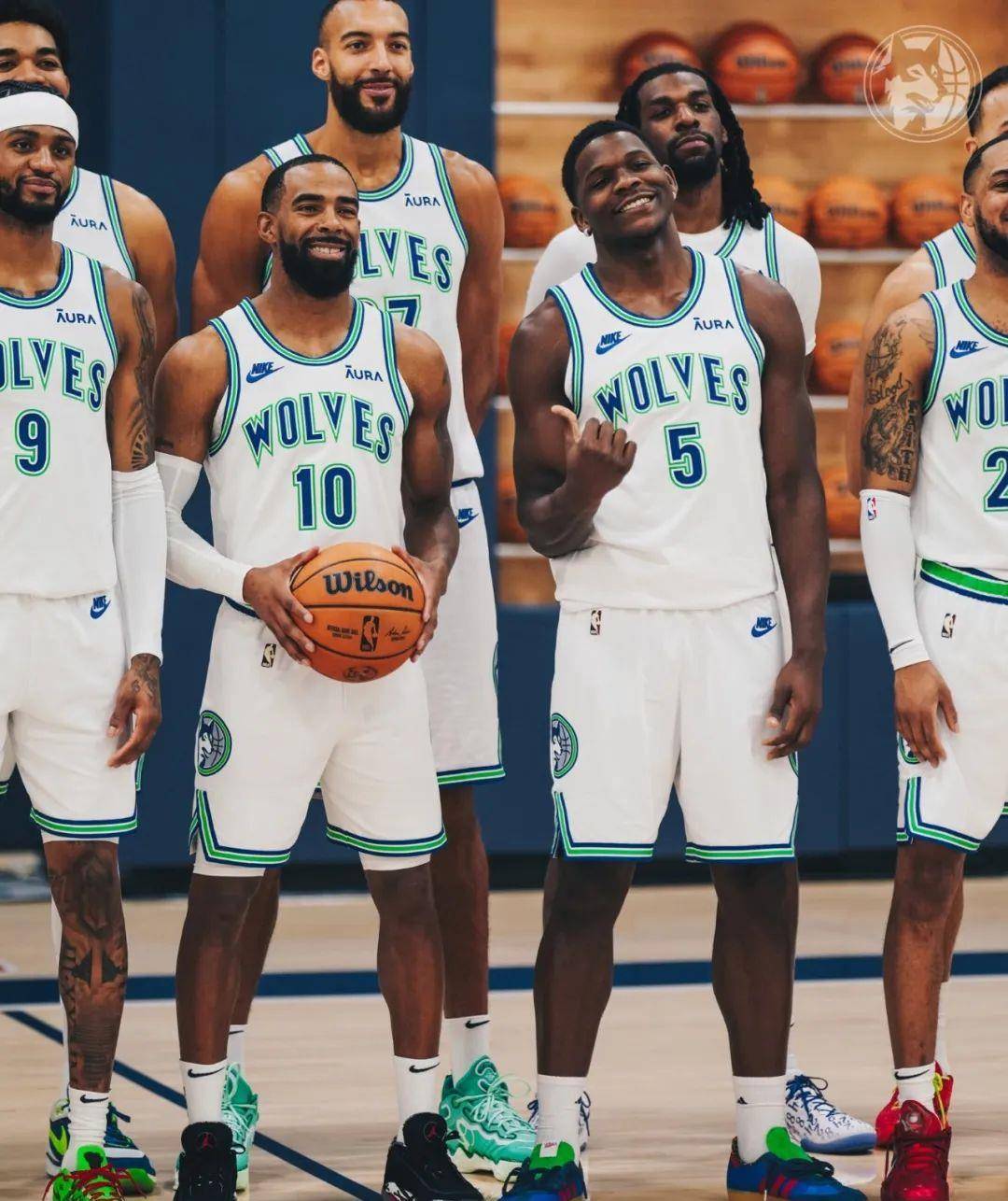 ayx世界杯2026-马刺翻盘湖人，布伦森扛起全队