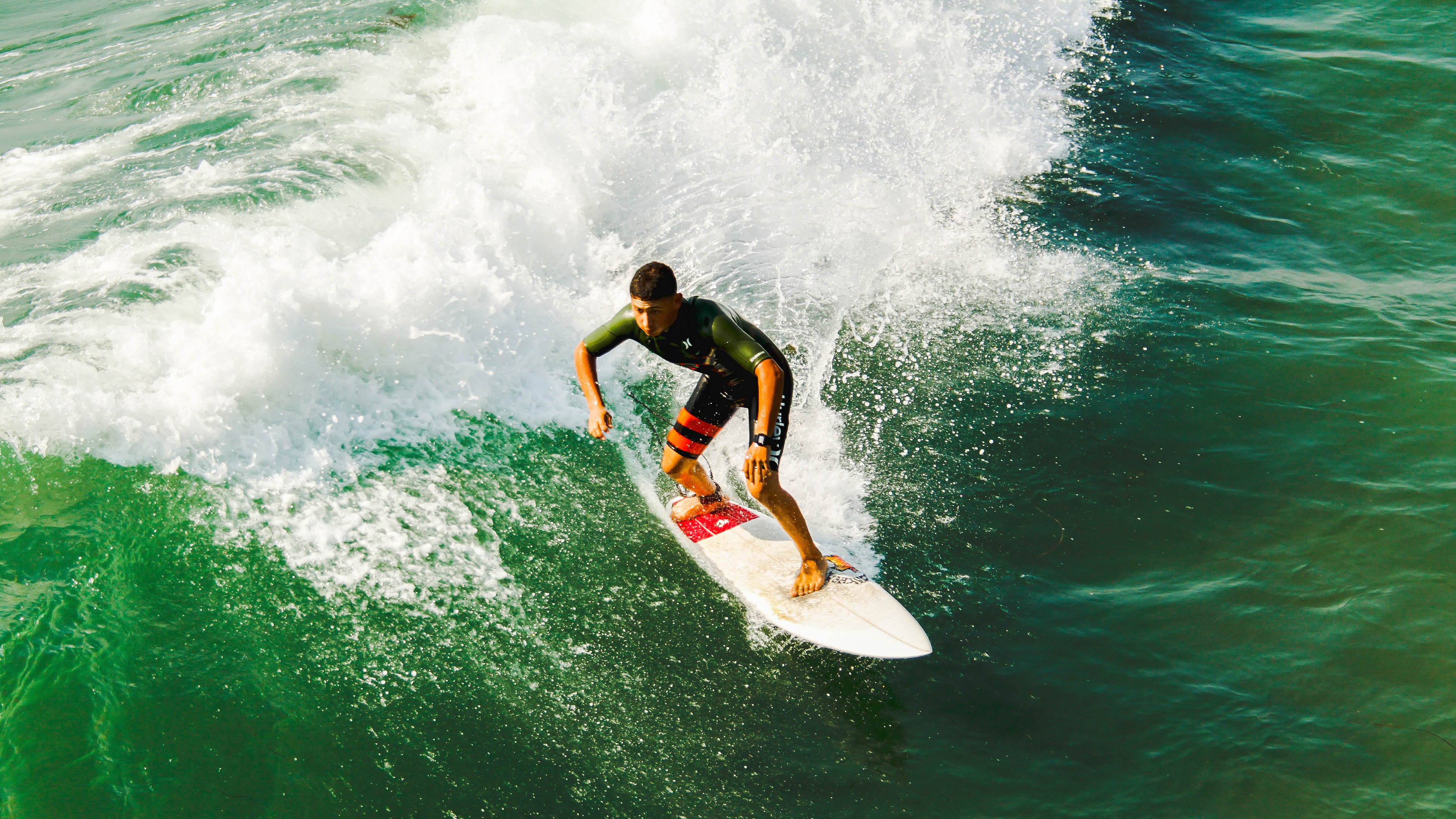 爱游戏体育-卡塔尔防守锁死黄色潜水艇，京多安表现堪称教科书