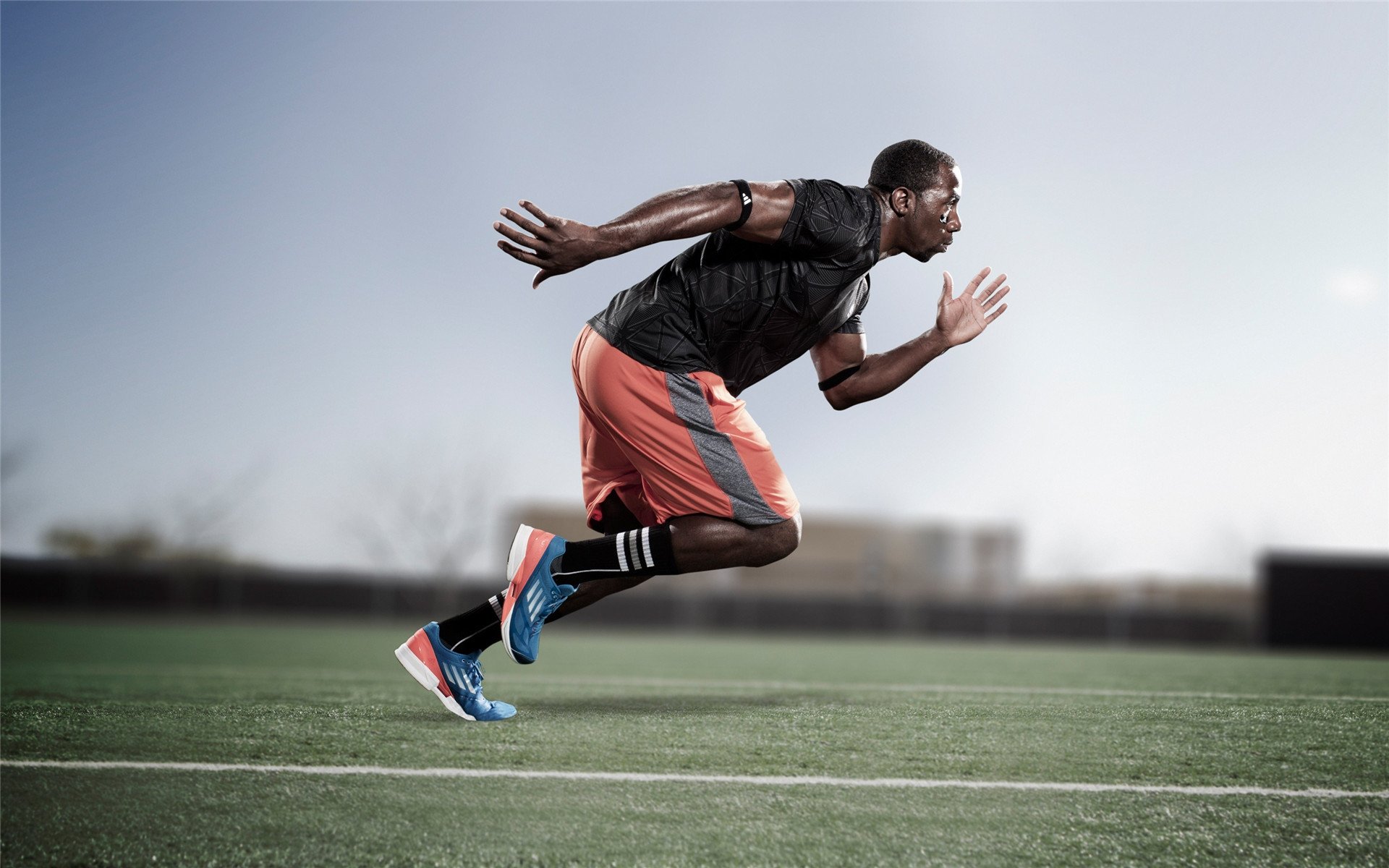 爱游戏官网-比利亚雷亚尔强势拿下皇马，布鲁诺在季后赛抢七接管比赛，当黄潜的利刃刺穿银河战舰，篮球场上的孤胆英雄如何定义伟大？